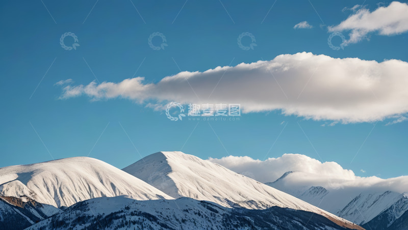 高清大图下载【趣麦麦图】蓝天白云下的雪山风景