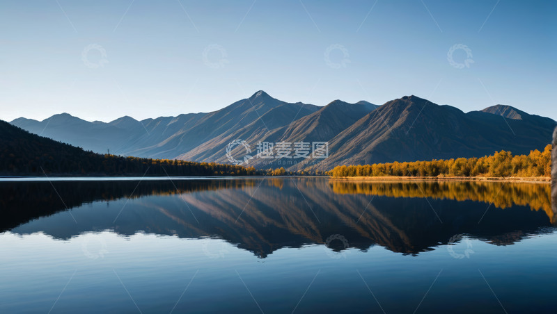 高清大图下载【趣麦麦图】山水相依的静谧湖景