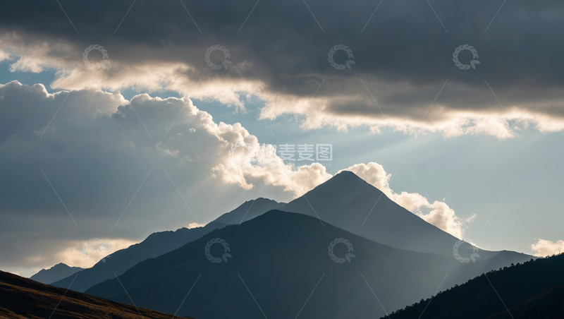 高清大图下载【趣麦麦图】山间云层与阳光景观