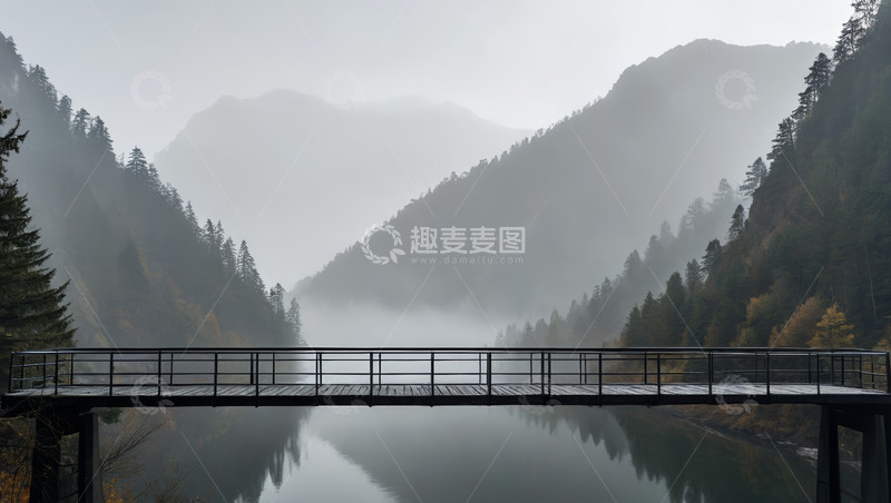 高清大图下载【趣麦麦图】山间雾中栈桥与自然风光
