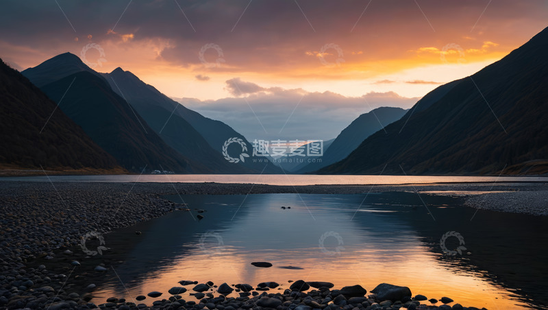 高清大图下载【趣麦麦图】山间湖泊日落自然风光