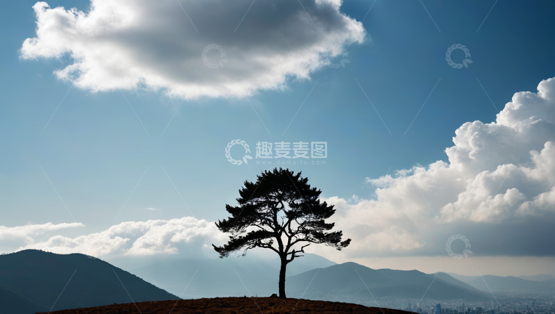 高清大图下载【趣麦麦图】山顶孤树与蓝天白云山景