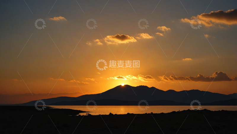 高清大图下载【趣麦麦图】夕阳下山脉与海面景色