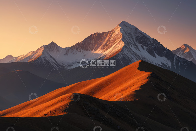 高清大图下载【趣麦麦图】夕阳下雪山与山丘自然风光