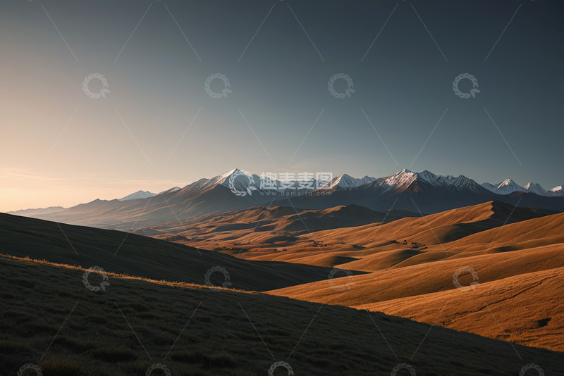 高清大图下载【趣麦麦图】夕阳下的山脉与草原景观
