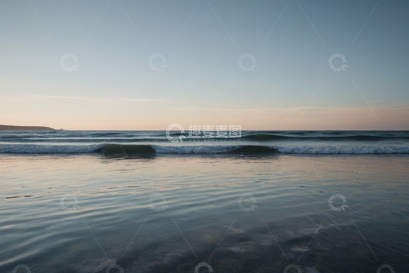 高清大图下载【趣麦麦图】海滩海浪与黄昏天空景象