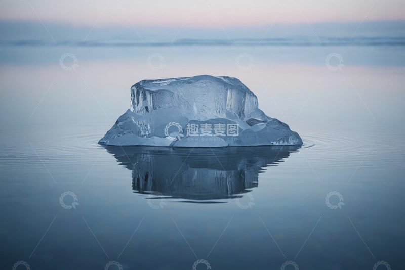 高清大图下载【趣麦麦图】水面上漂浮的冰块