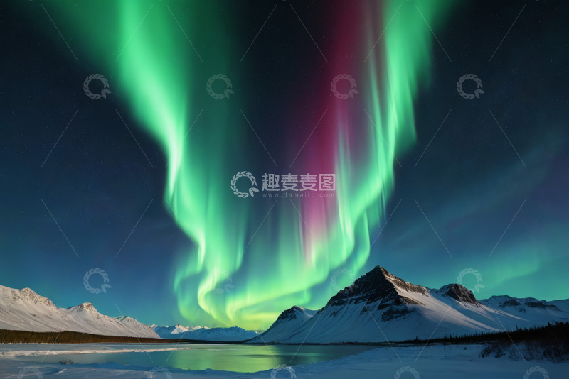 高清大图下载【趣麦麦图】雪山之上的绚丽极光景象