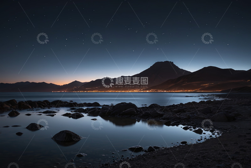 高清大图下载【趣麦麦图】湖畔星空夜景与远处山峦