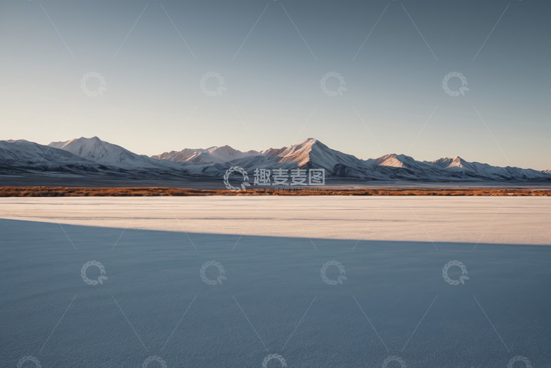 高清大图下载【趣麦麦图】雪山下的开阔冰原景色