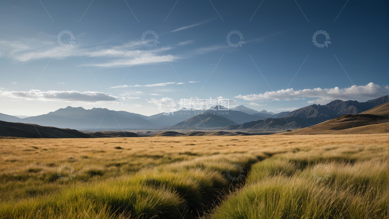 高清大图下载【趣麦麦图】广袤草原与远处山脉风光