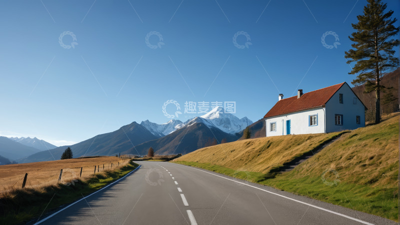 高清大图下载【趣麦麦图】山间公路旁的小屋与远山风景