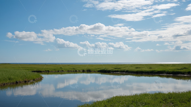 高清大图下载【趣麦麦图】蓝天白云下的草地与水域景观