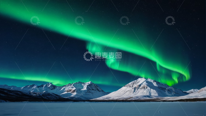 高清大图下载【趣麦麦图】雪山上空的极光夜景