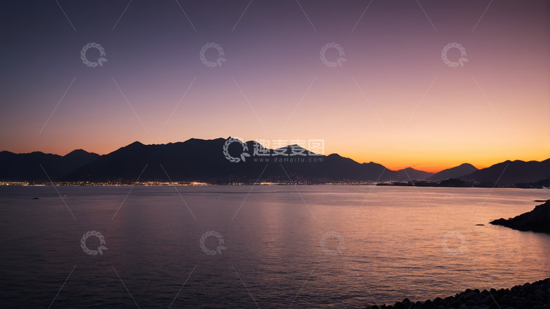 高清大图下载【趣麦麦图】海边日落时分的山水景色