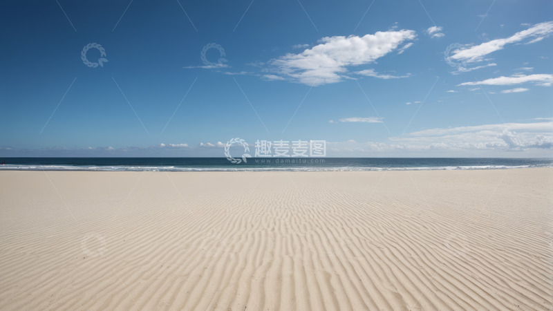 高清大图下载【趣麦麦图】蓝天白云下的海滩与海洋景观