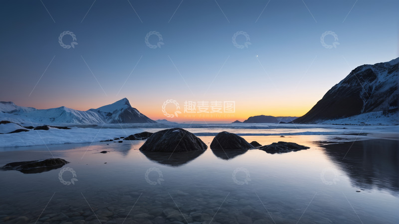 高清大图下载【趣麦麦图】挪威雪覆山脉下的海滨风光