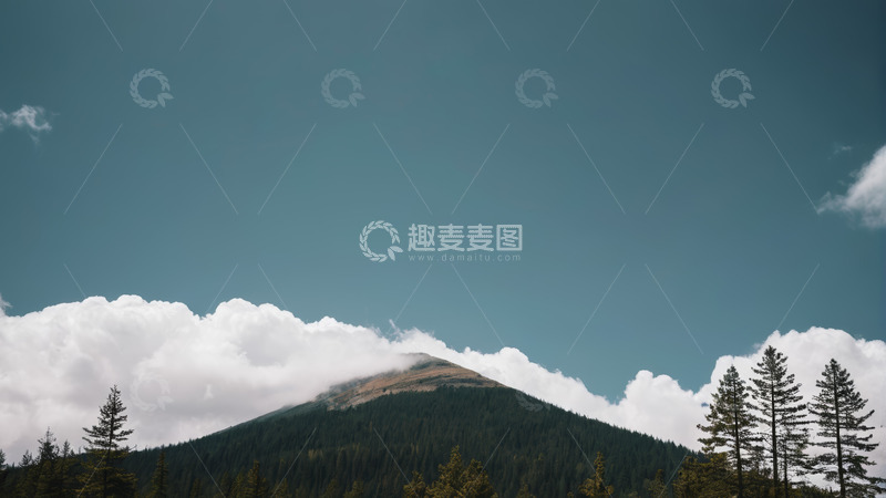 高清大图下载【趣麦麦图】山间森林与蓝天白云景致