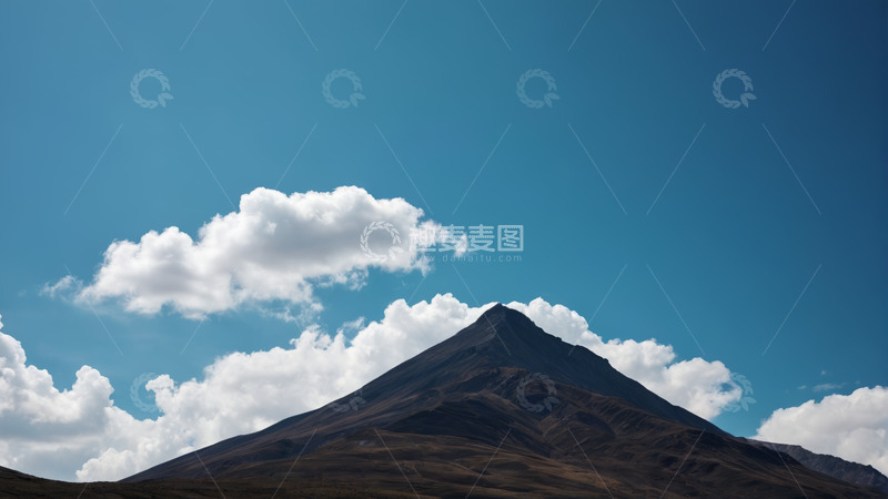 高清大图下载【趣麦麦图】蓝天白云下的山峰景观