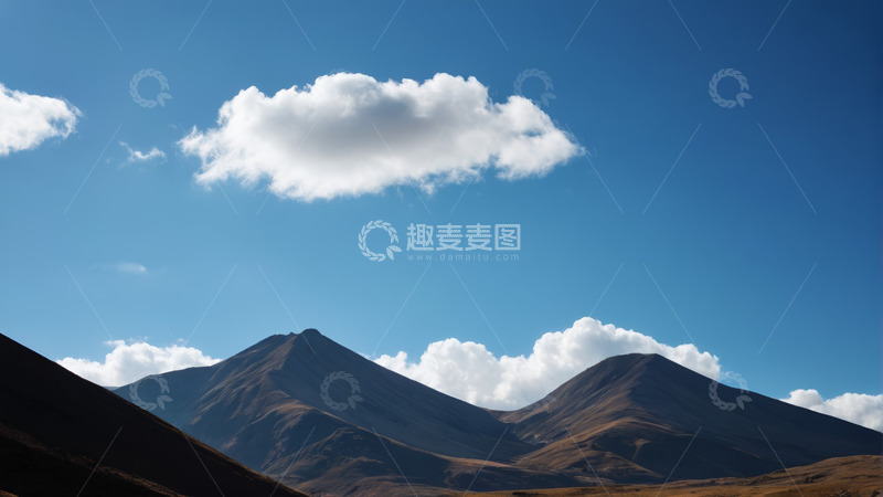 高清大图下载【趣麦麦图】蓝天白云下的山脉自然风光