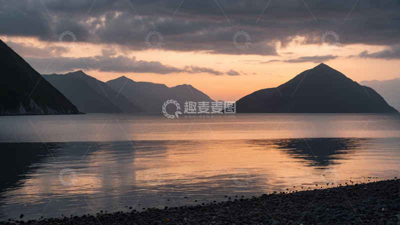 高清大图下载【趣麦麦图】湖畔山景日落自然风光