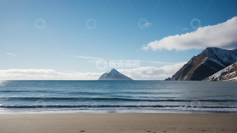 高清大图下载【趣麦麦图】海滩边的雪山与海洋景观