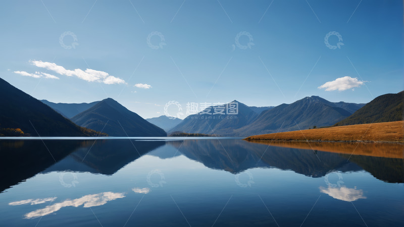 高清大图下载【趣麦麦图】山水相依的宁静湖泊风光