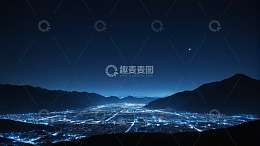 夜晚城市与远山星空景象