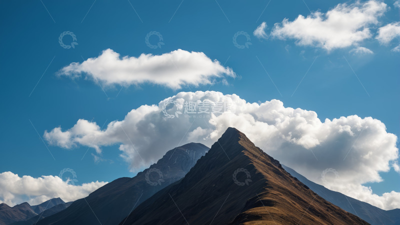 高清大图下载【趣麦麦图】蓝天白云下的山峰景色