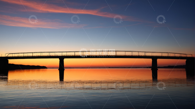 高清大图下载【趣麦麦图】日落时分桥梁横跨水面景观