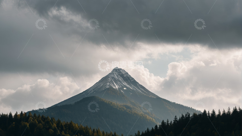 高清大图下载【趣麦麦图】云雾缭绕的雪山与森林景观