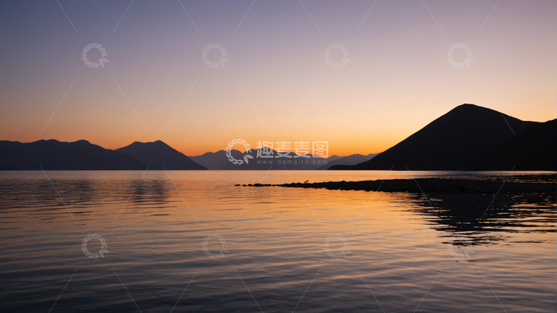 高清大图下载【趣麦麦图】山水间日落自然景观