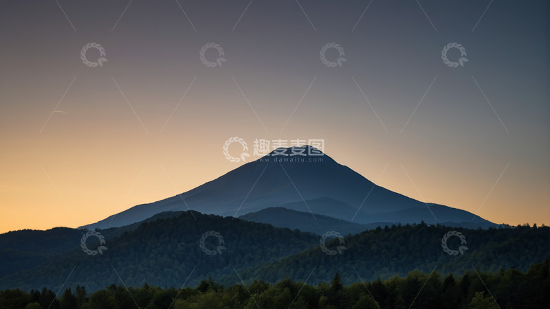 高清大图下载【趣麦麦图】夕阳下的山峦与森林景观