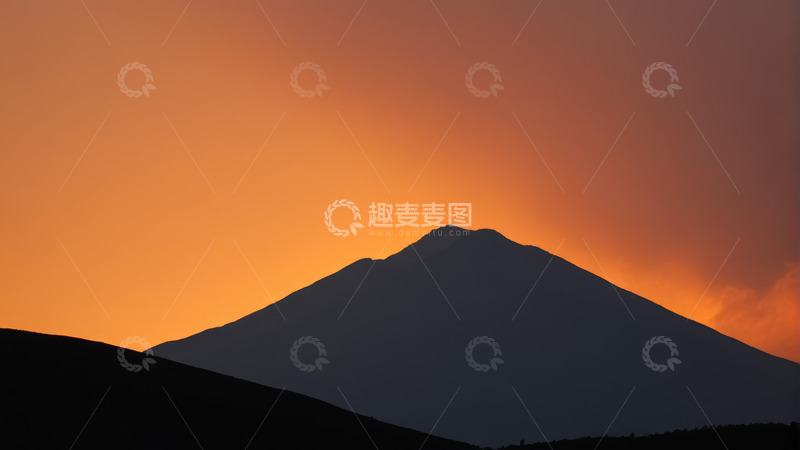 高清大图下载【趣麦麦图】夕阳下的山景剪影
