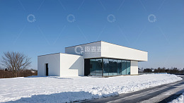 雪地中的现代简约风格建筑
