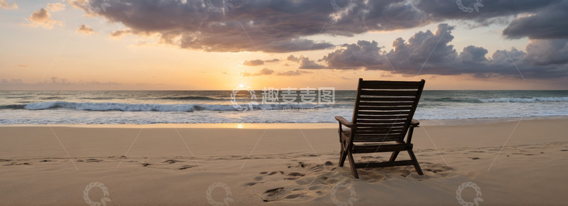 高清大图下载【趣麦麦图】沙滩上的躺椅与海上日落景观