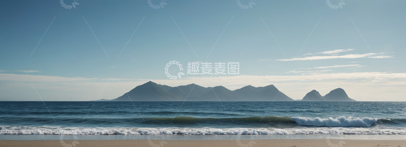 高清大图下载【趣麦麦图】海滩边海浪与远处山峦风景