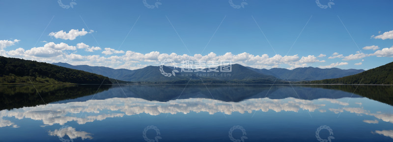 高清大图下载【趣麦麦图】蓝天白云下的平静湖水景观