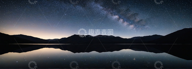高清大图下载【趣麦麦图】星空下的湖泊与山脉景观