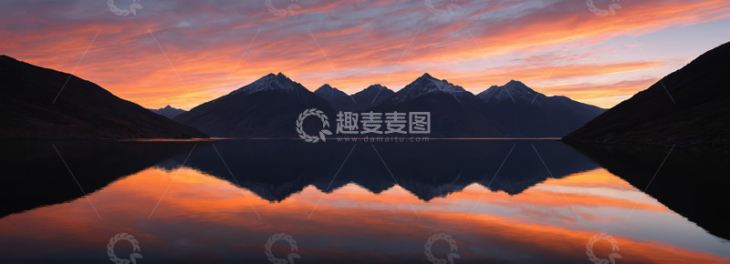 高清大图下载【趣麦麦图】山水间绚丽晚霞倒影风景