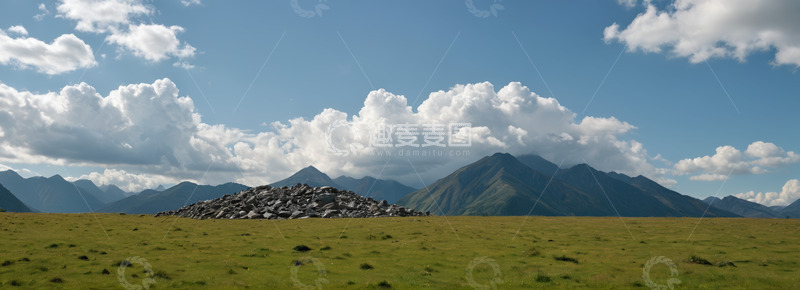 高清大图下载【趣麦麦图】草原上的山景与云团