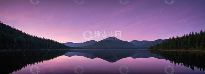 高清大图下载【趣麦麦图】宁静湖面与远山的黄昏景致