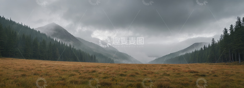 高清大图下载【趣麦麦图】山林间云雾缭绕的开阔草地