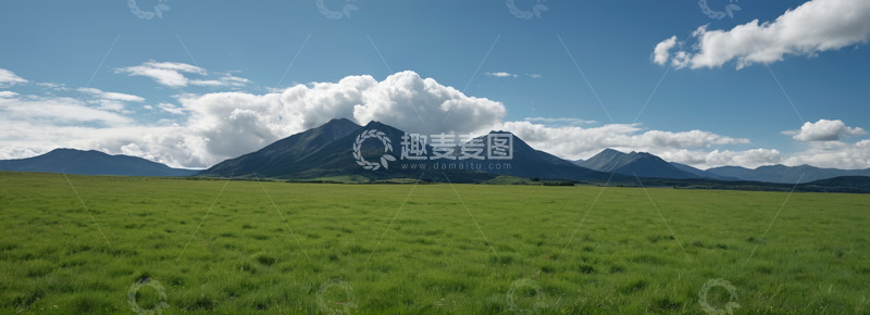 高清大图下载【趣麦麦图】广阔草原与远处山峦景观