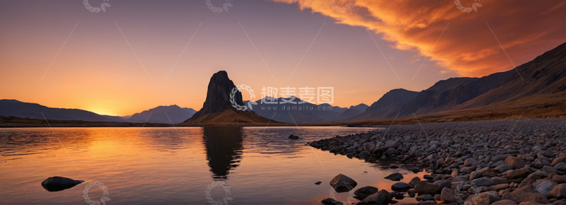高清大图下载【趣麦麦图】日落时分湖畔孤峰自然风光