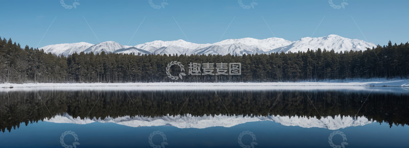高清大图下载【趣麦麦图】雪覆山脉与森林的湖畔景致