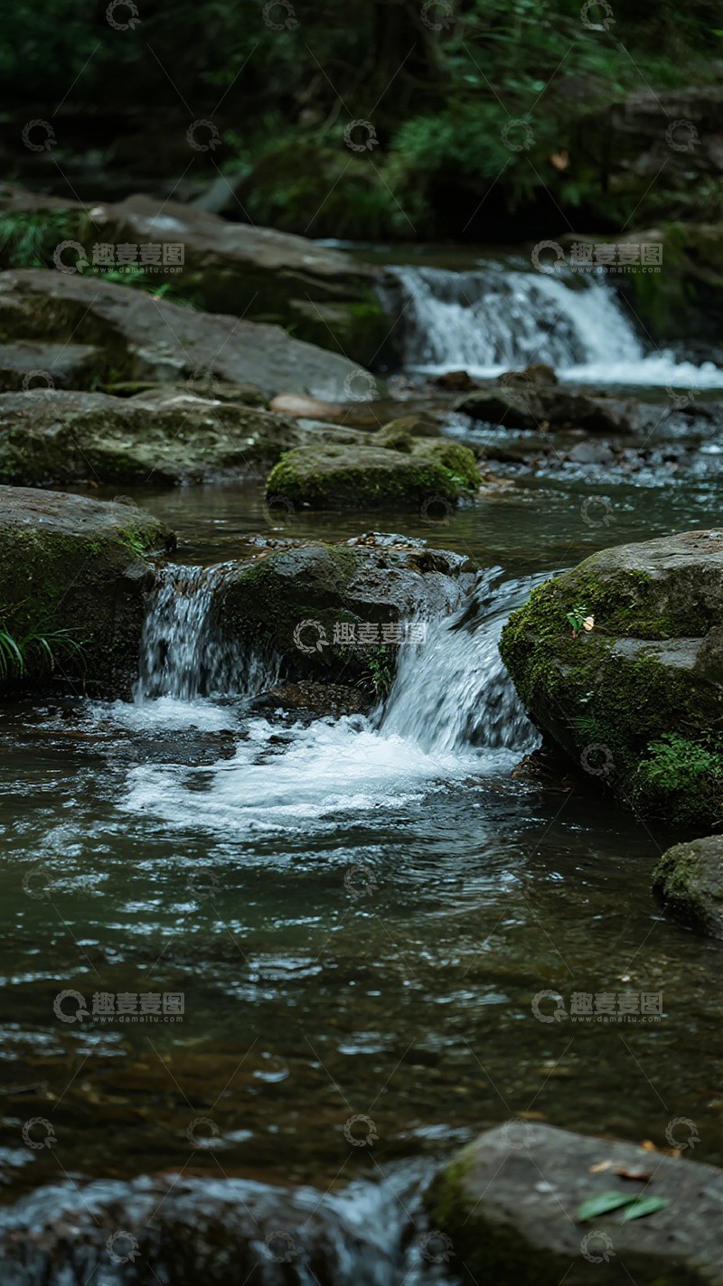高清大图下载【趣麦麦图】山间溪流静谧美景