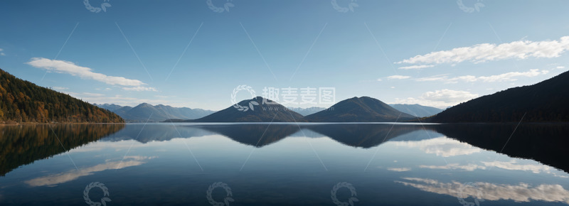 高清大图下载【趣麦麦图】平静湖面与远处山峦风景
