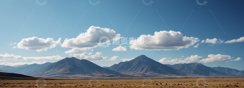 高清大图下载【趣麦麦图】蓝天白云下的山脉与旷野