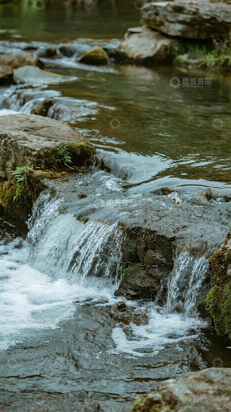 高清大图下载【趣麦麦图】山间溪流小瀑布自然风光摄影图